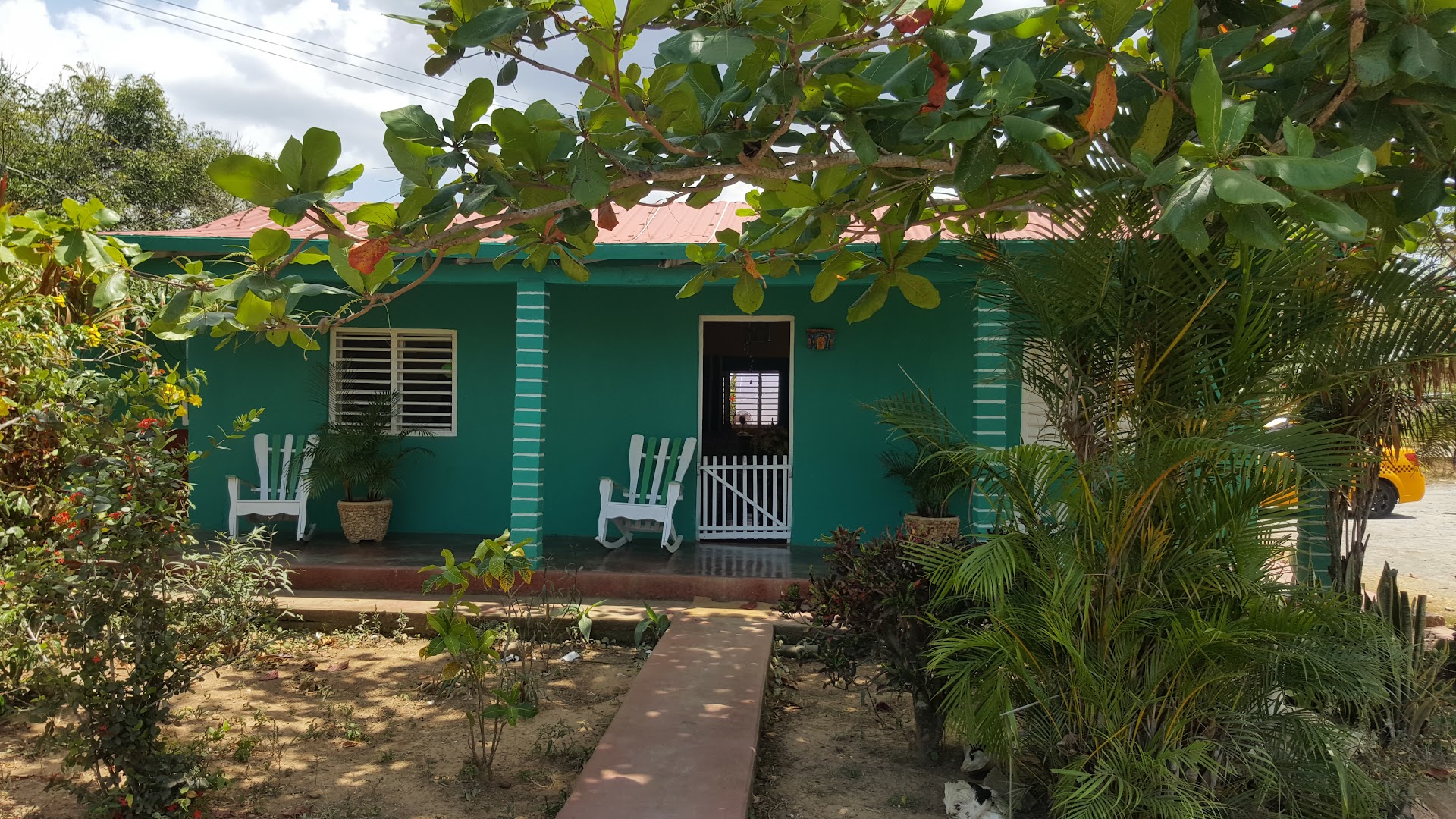 Casa del Veguero: clear exterior view of venue