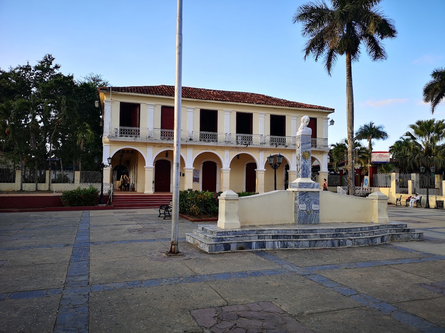 Centro Cultural Polo Montañez: clear exterior view of venue