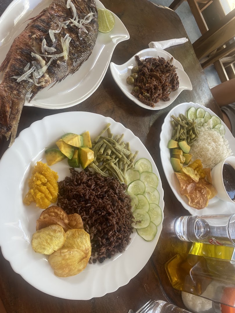 El Bily: appetizing photo of restaurant food