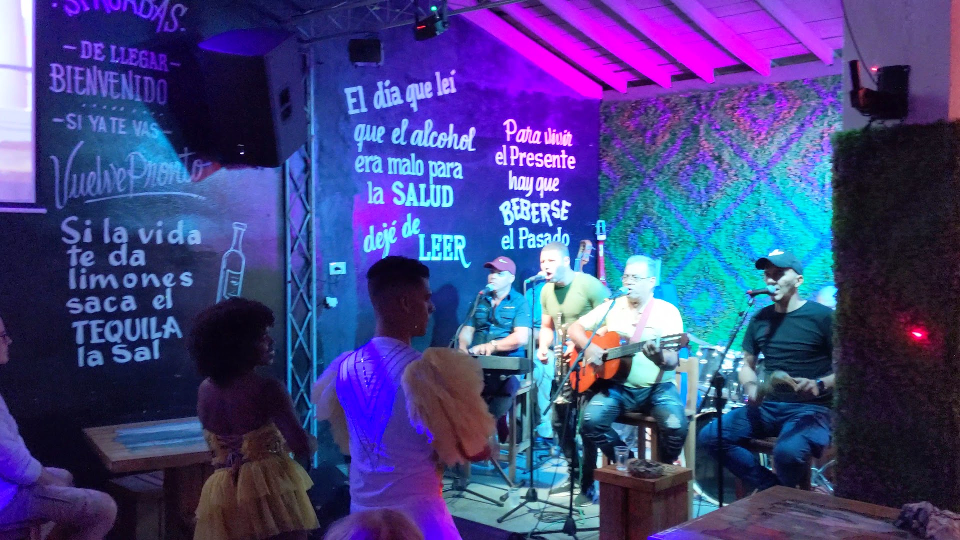 El Bily: lively restaurant atmosphere