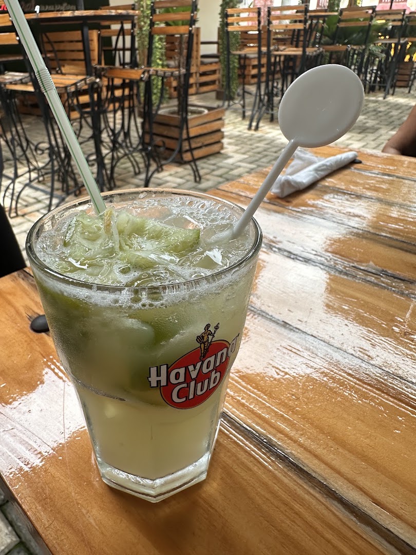 La Plaza Bar-Restaurante: appetizing drink photo at venue