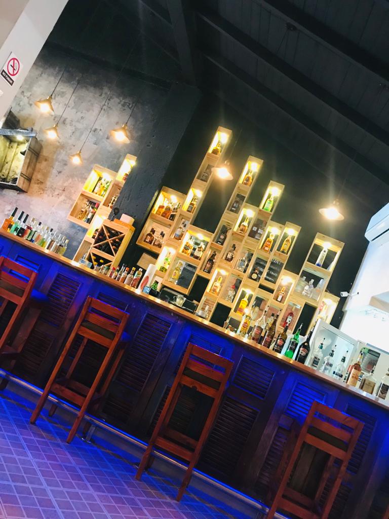 Valcatá Bar Restaurant Tapas: attractive interior bar shot