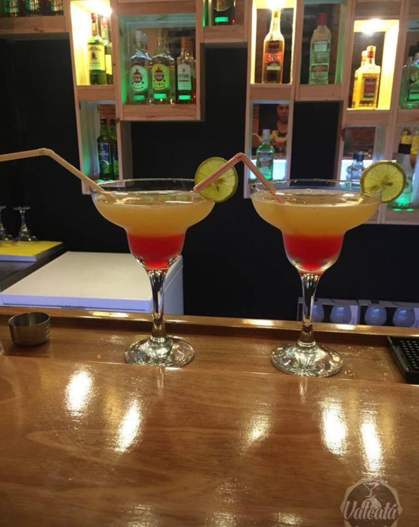 Valcatá Bar Restaurant Tapas: appealing photo of bar drinks