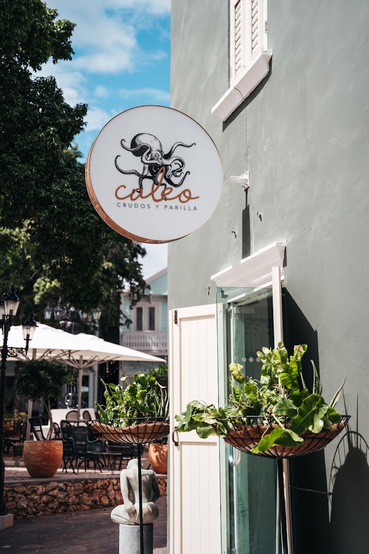 Caleo Crudos y Parrilla: professional and inviting exterior shot