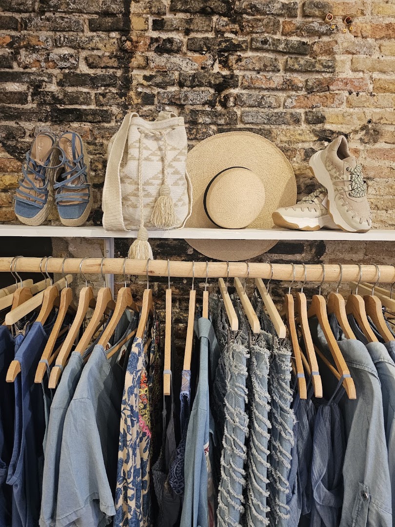Hip Conceptstore: attractive product display and interior