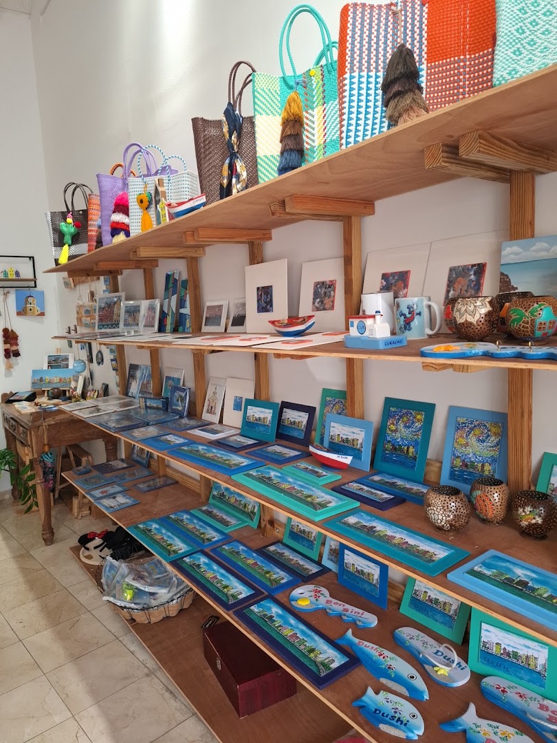 Kas Lila: clear display of shop products