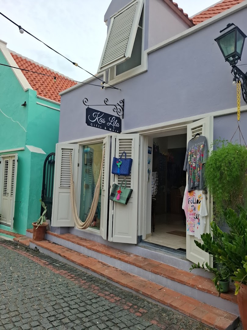 Kas Lila: clear, inviting storefront photo