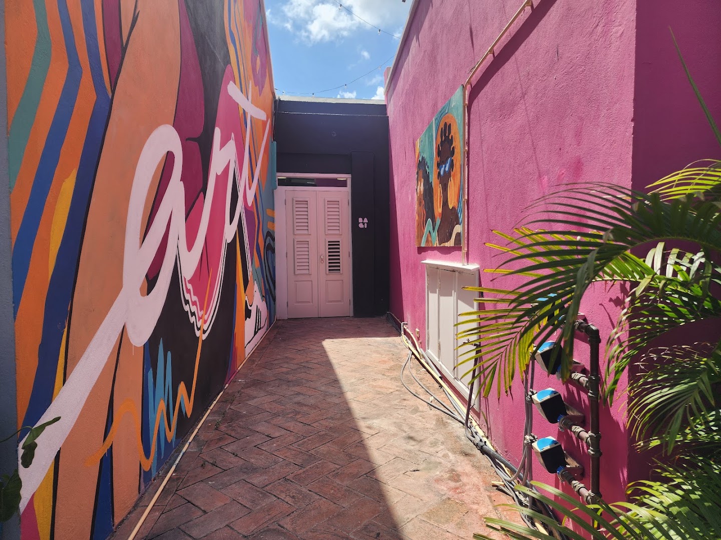 Kas Lila: attractive and inviting shop entrance