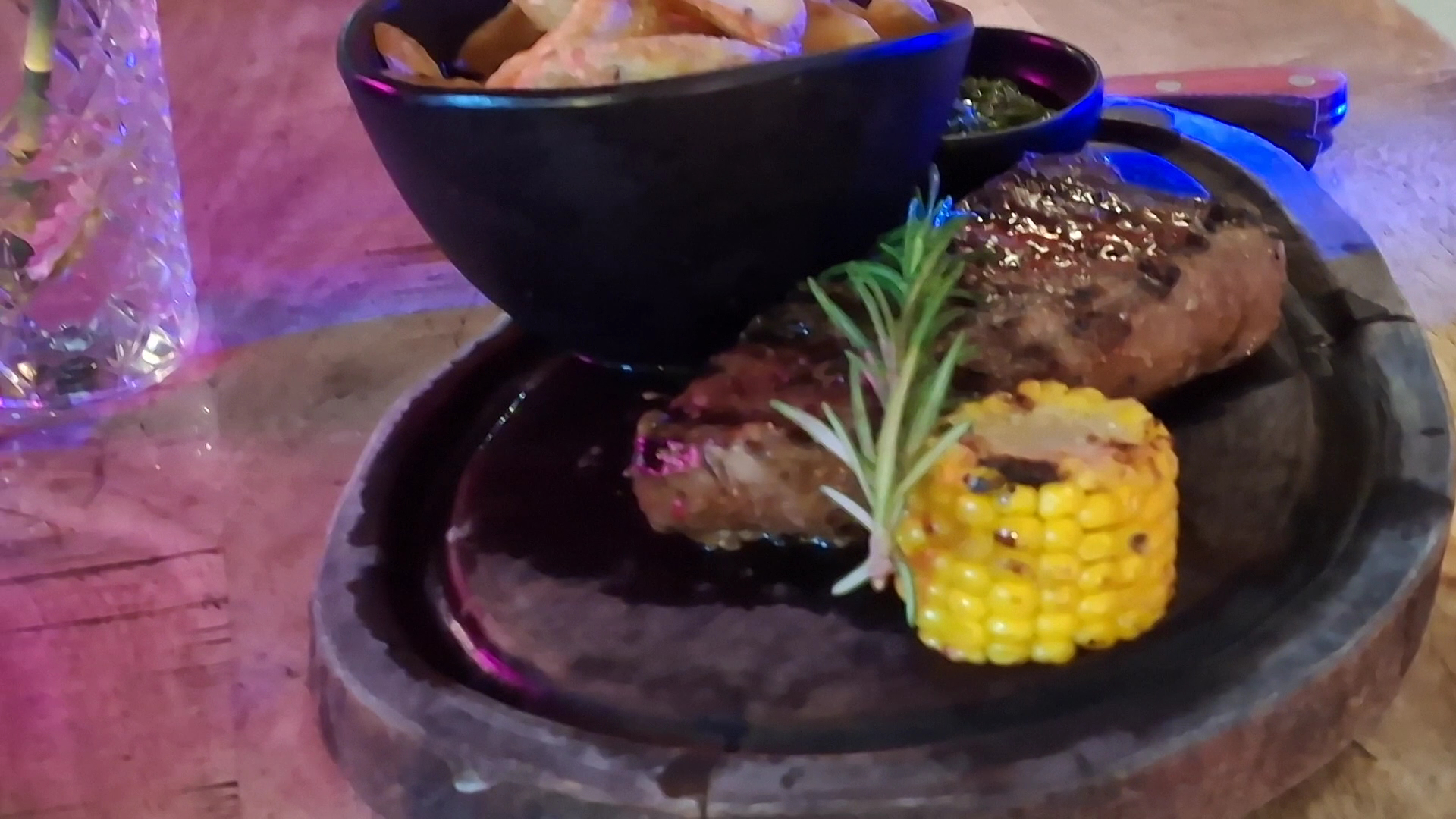 Mar y Tierra 91: appetizing food presentation
