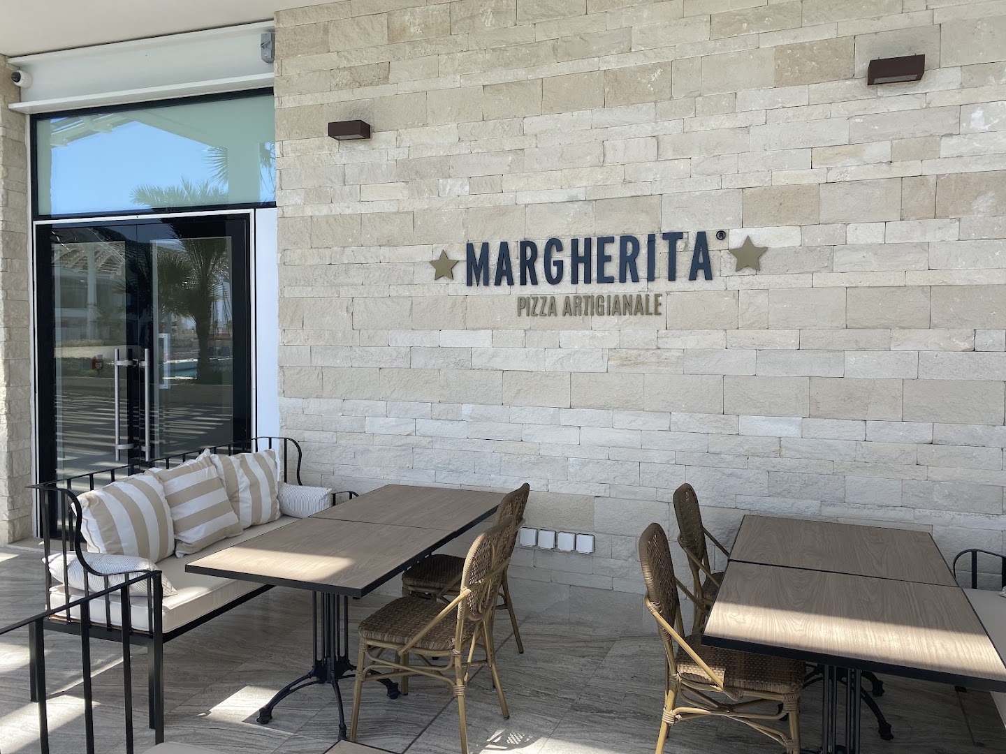 Margherita Pizza Artigianale: clear photo of restaurant exterior
