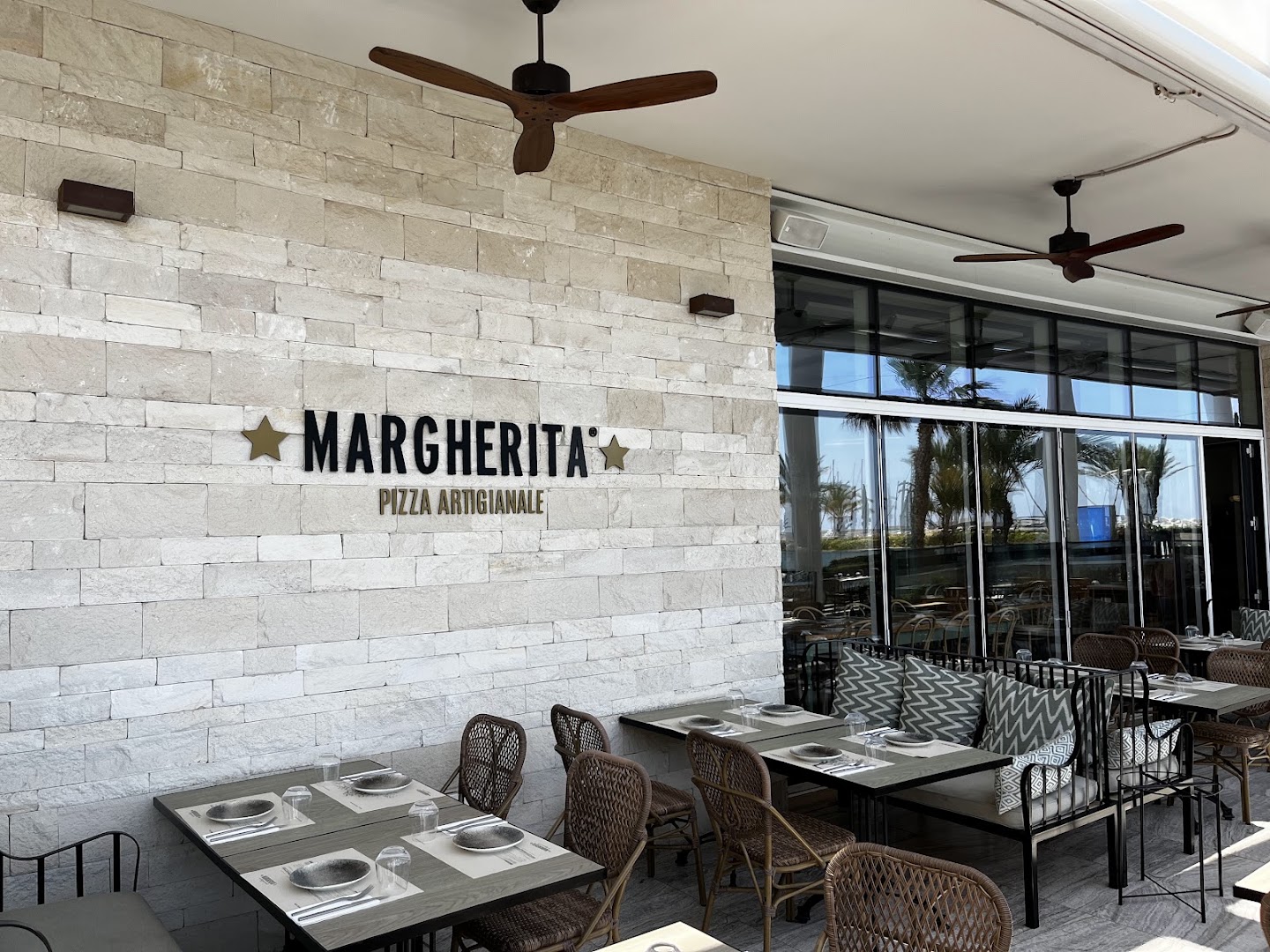 Margherita Pizza Artigianale: clear, professional shot of venue