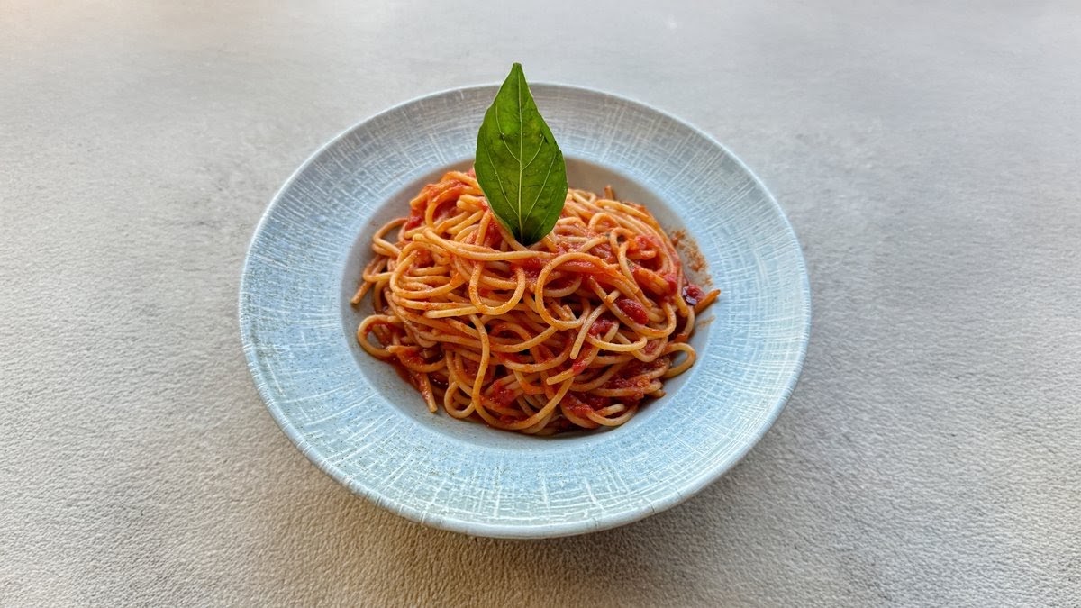 Margherita Pizza Artigianale: appetizing, high-quality food photography