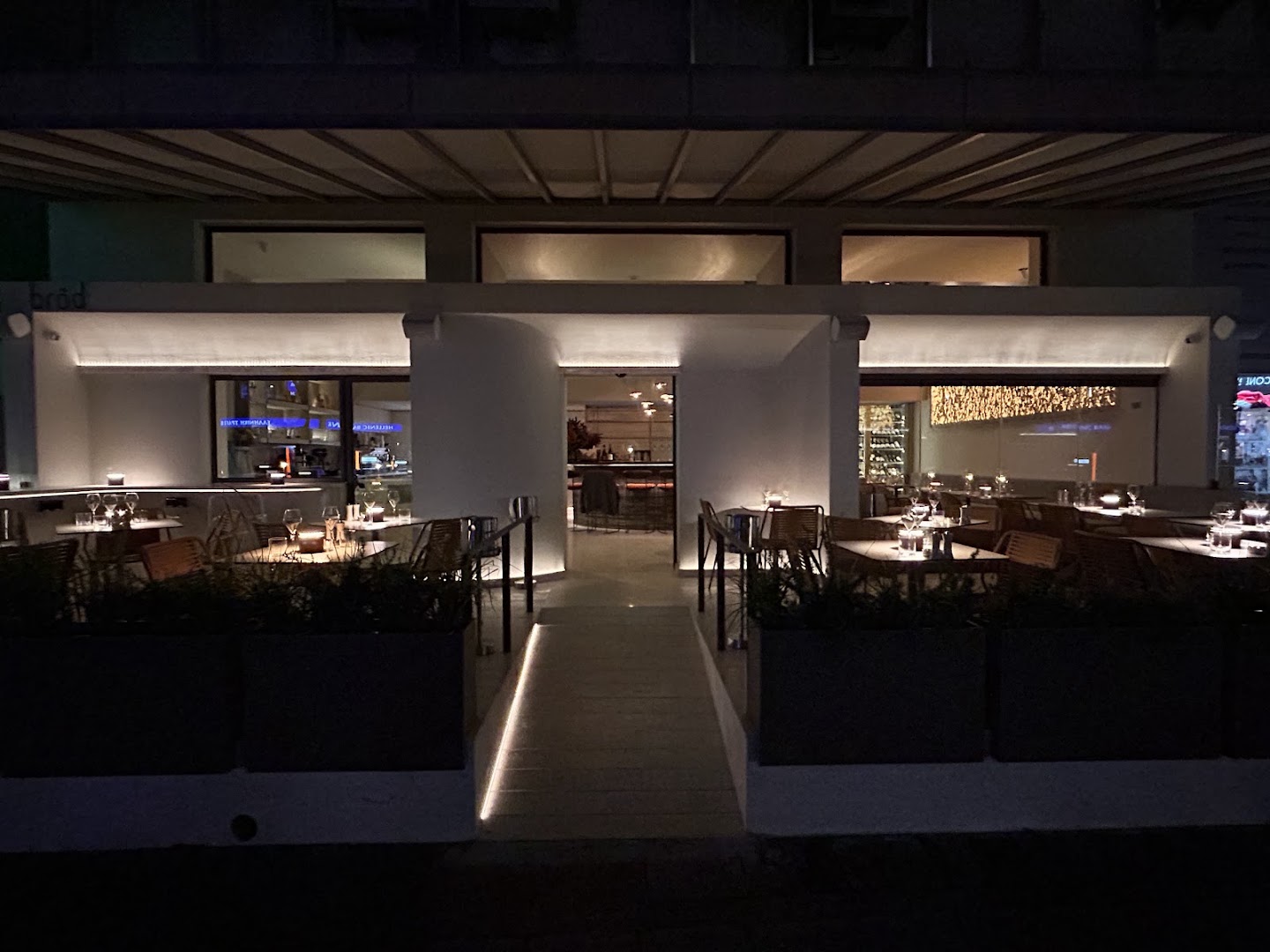 Arcadia Wine Bar: inviting exterior night shot