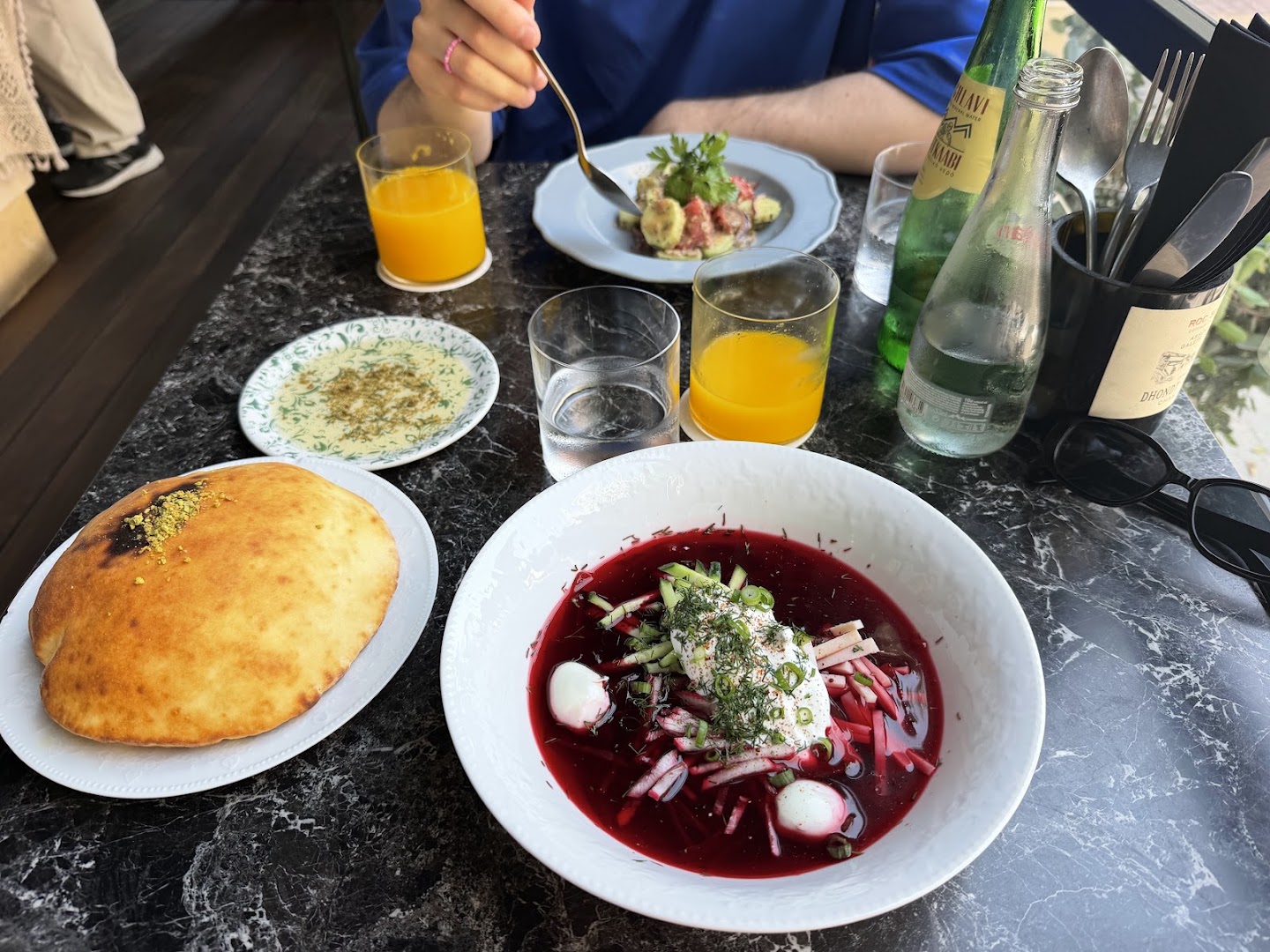 Leila: appetizing food and clear presentation