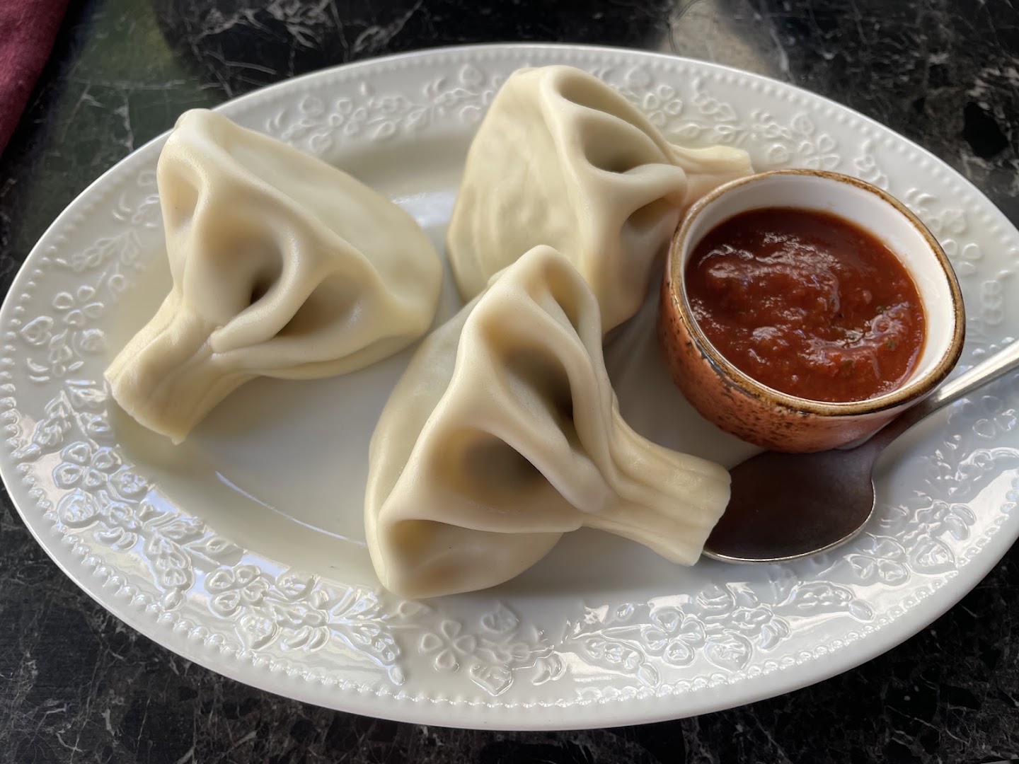 Leila: appetizing photo of restaurant food