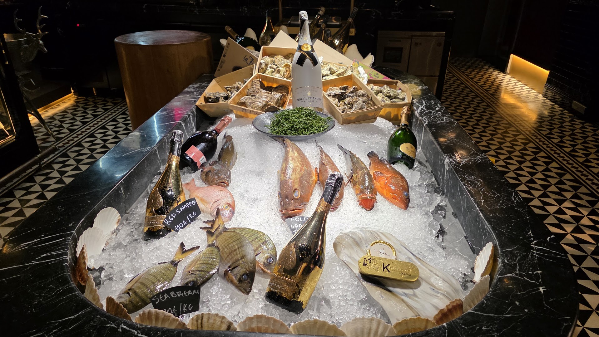 Roe & Bone: high quality display of food