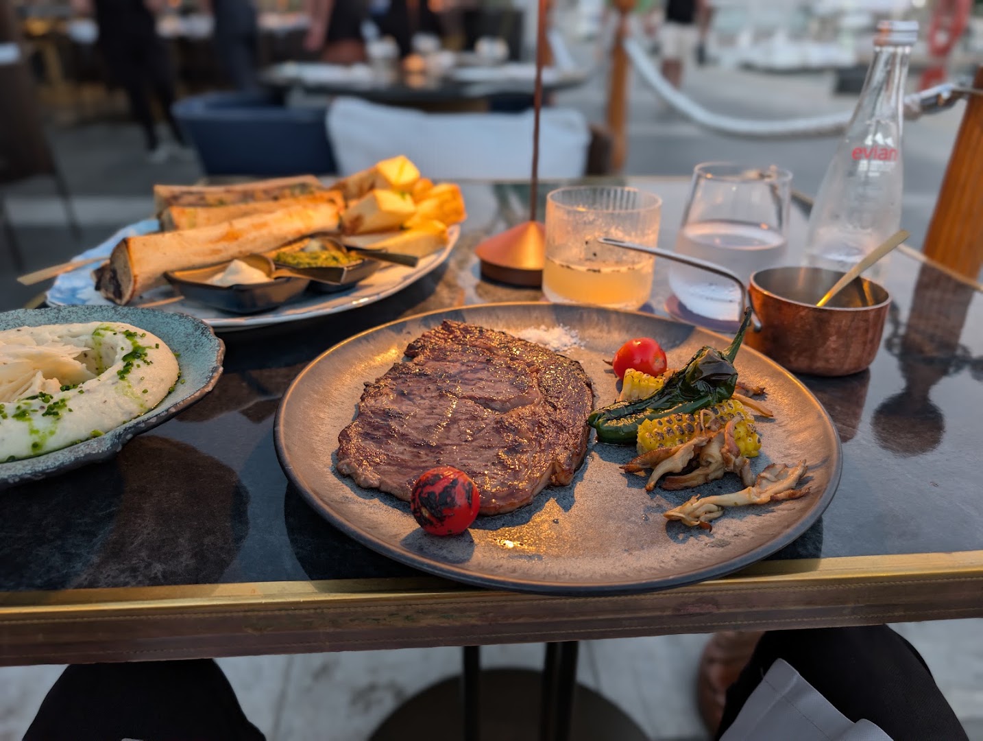 Roe & Bone: appetizing food photography at venue