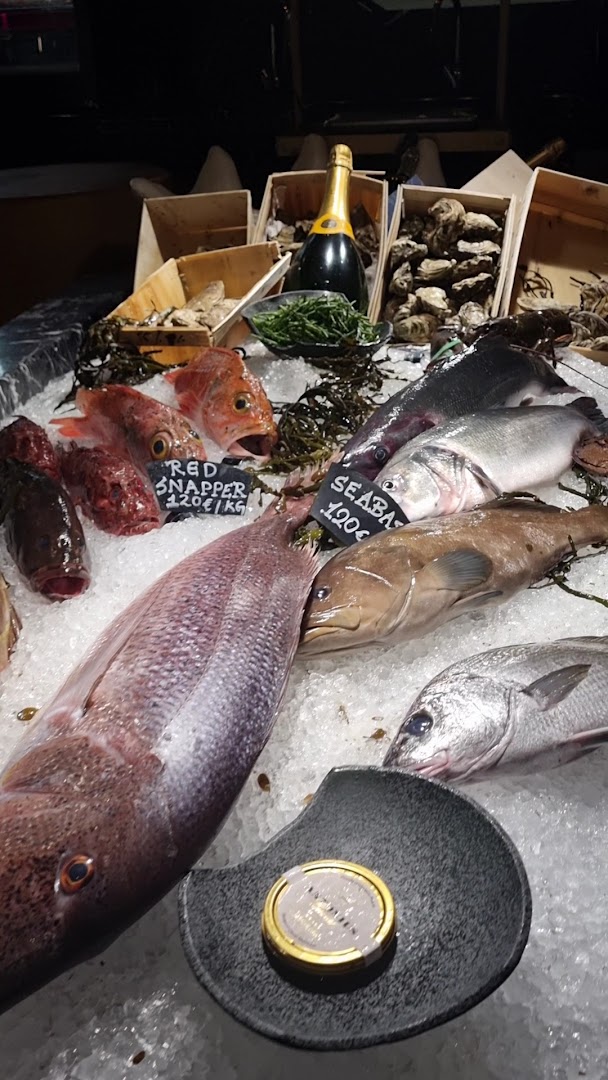 Roe & Bone: appetizing display of fresh seafood