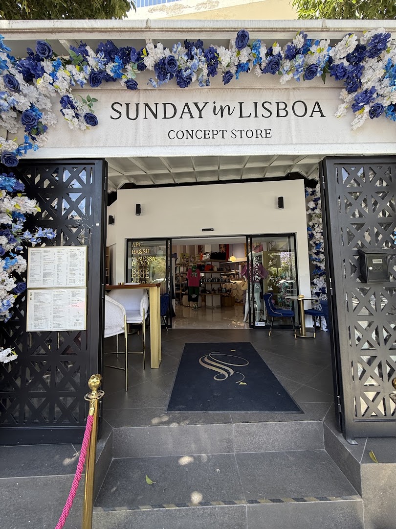 Sunday in Lisboa Concept Store: clear, inviting storefront photo