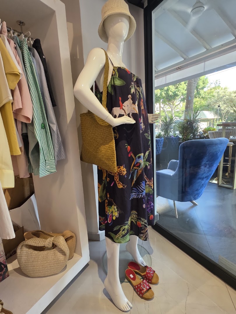 Sunday in Lisboa Concept Store: clear display of shop products
