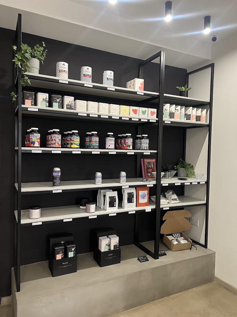 UTU Coffee: clean display of retail products