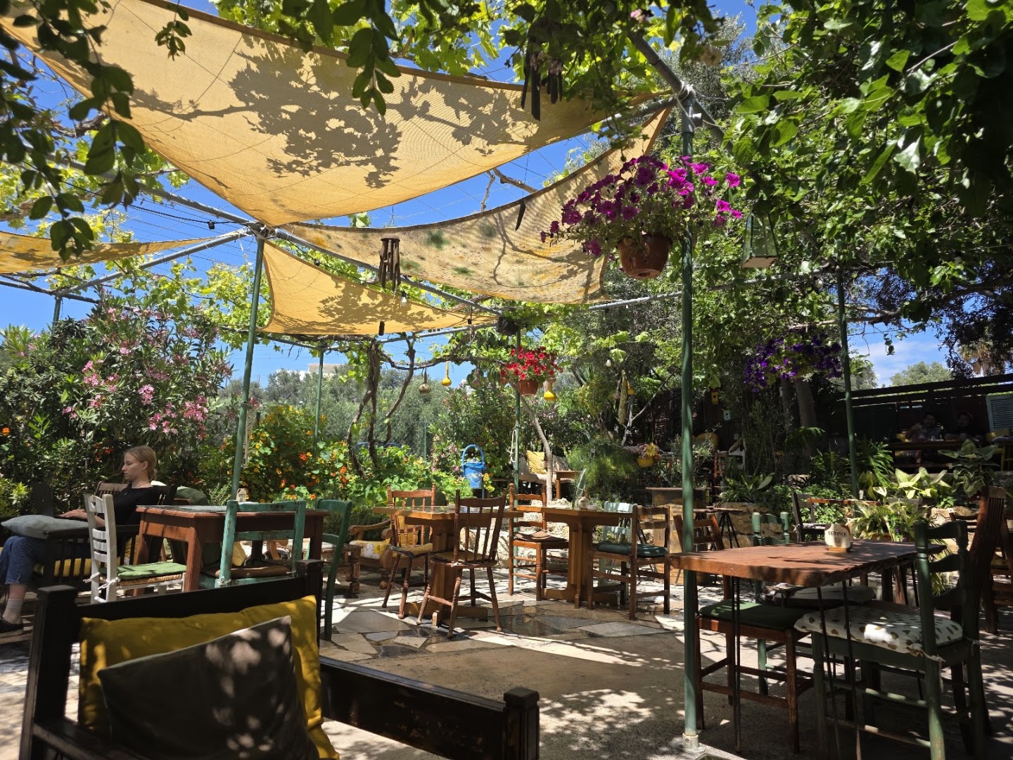Avli tis Nefelis: inviting and beautiful outdoor atmosphere