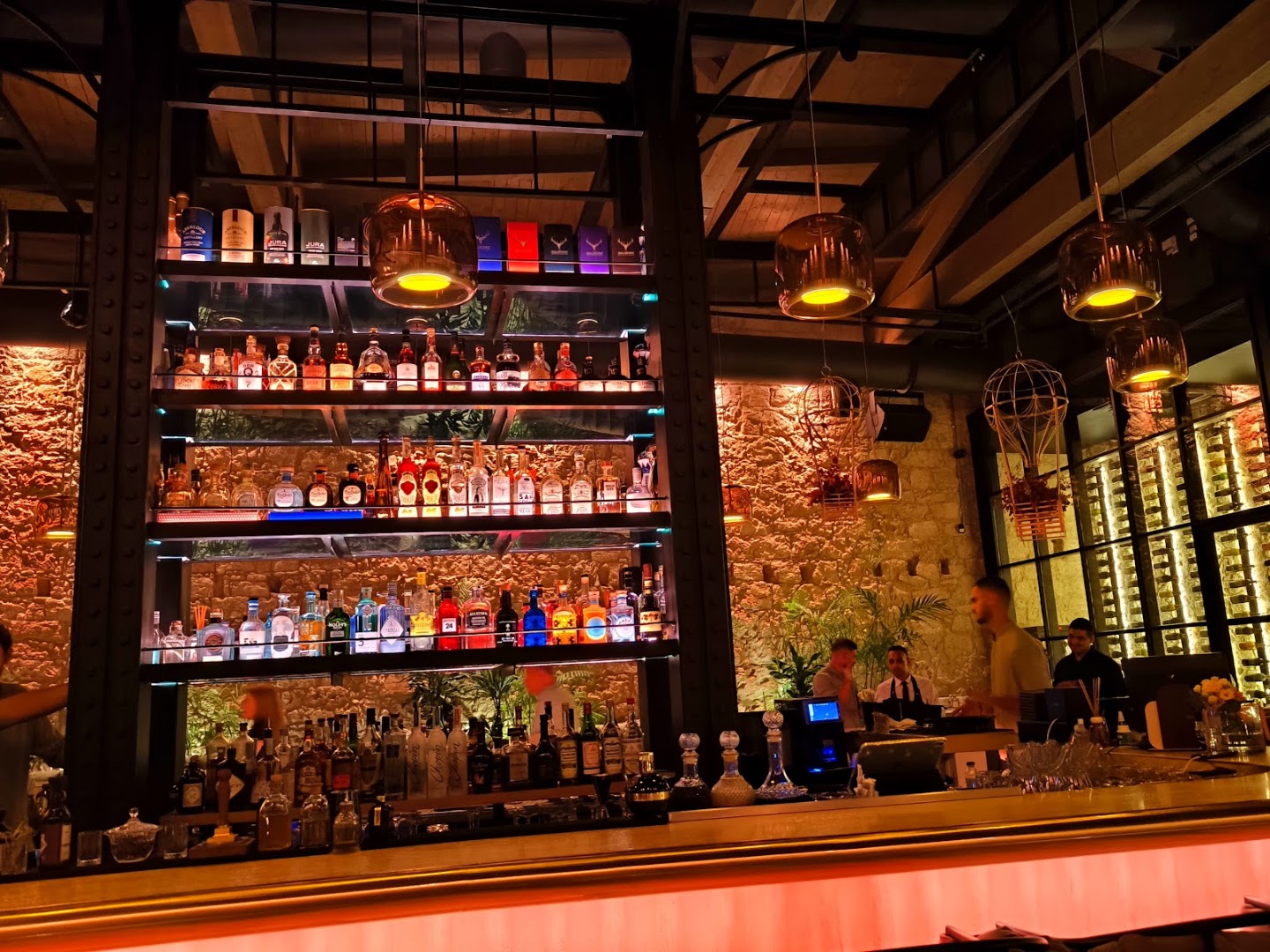 Ethos Vin: high quality atmospheric bar interior