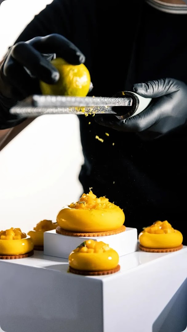 Puta Gluta & Mou Floon: professional high quality product photo