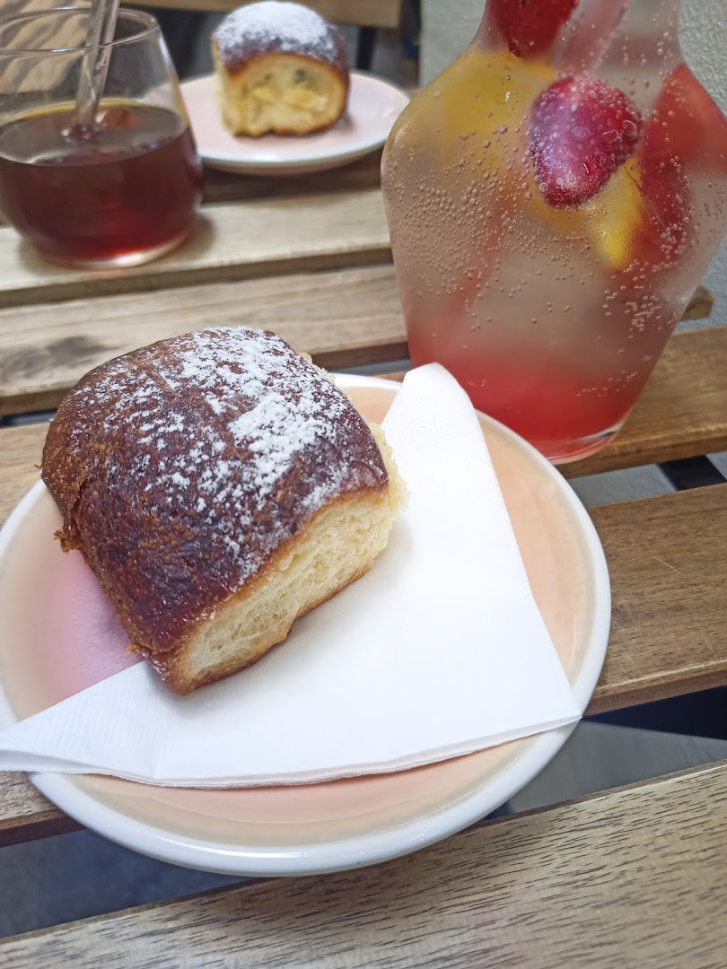 Buchta C: appetizing photo of food and drink