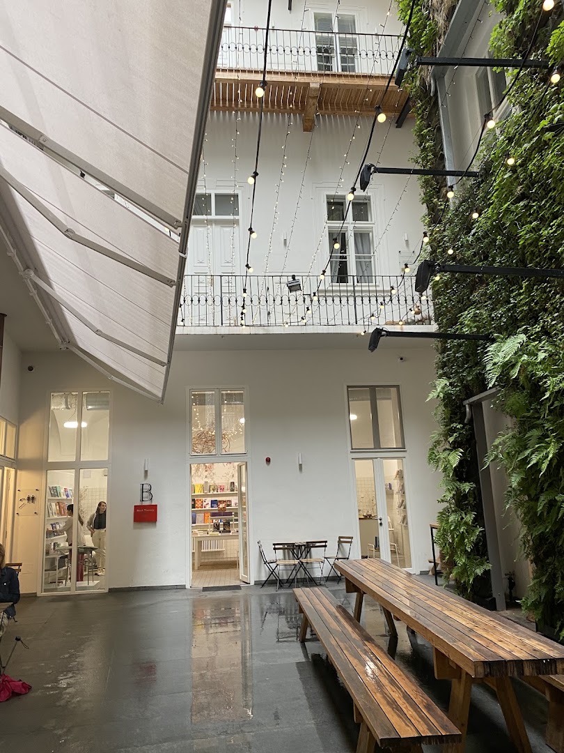 Buchta C: attractive and inviting venue atmosphere