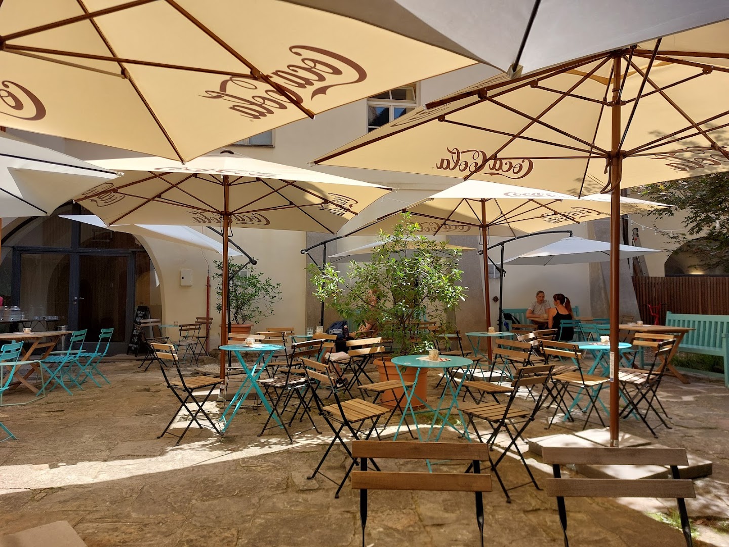 Café Mitte: inviting outdoor terrace atmosphere
