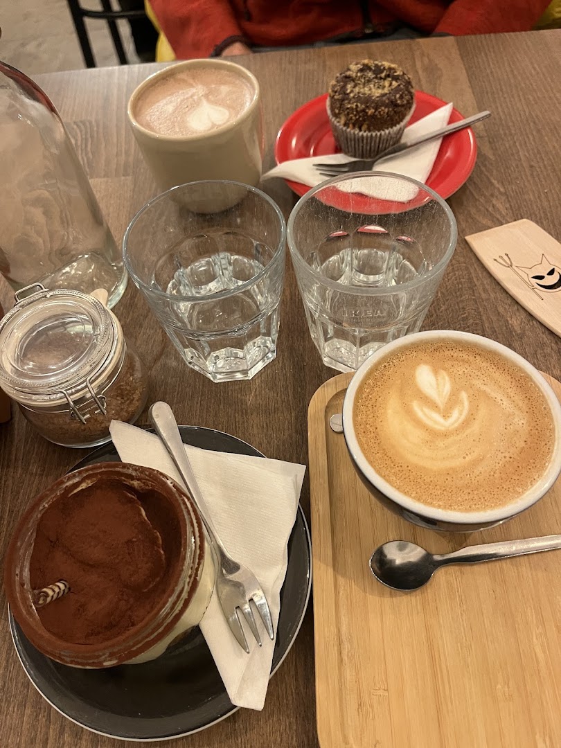 Café Mitte: appetizing food and drink presentation