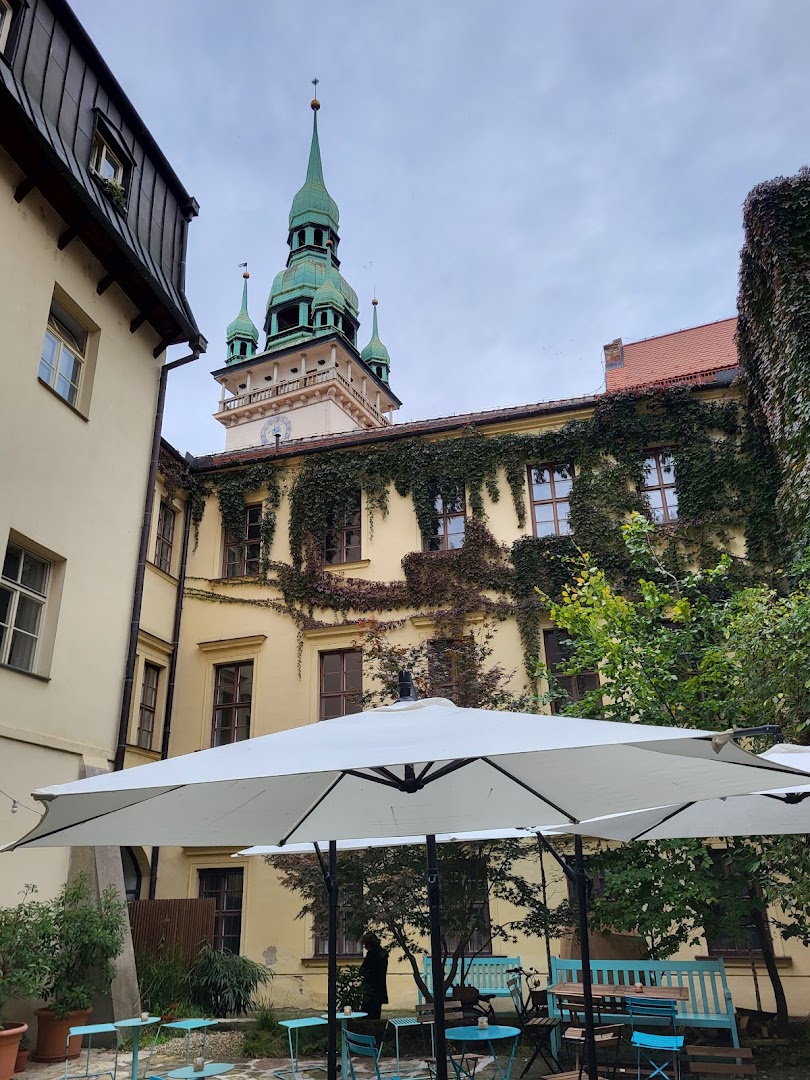 Café Mitte: attractive outdoor terrace atmosphere