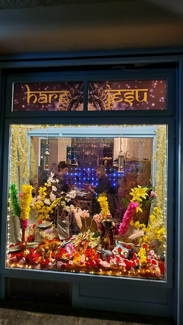 Café Tungsram: inviting storefront display and atmosphere
