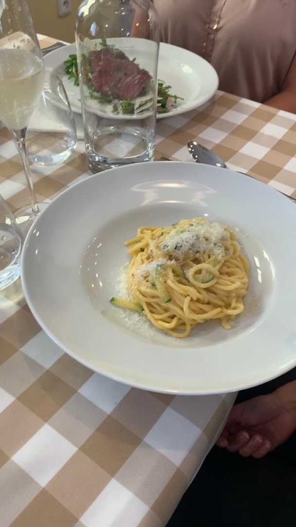 Castellana: appetizing food photo in restaurant