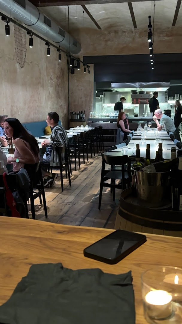 Element: clear shot of restaurant interior