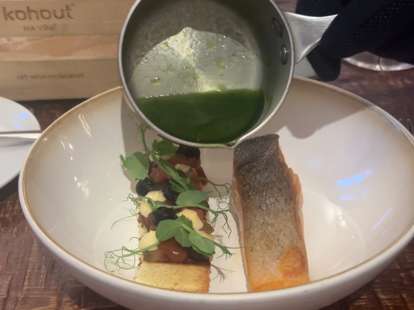 Kohout na víně: appetizing food presentation and quality
