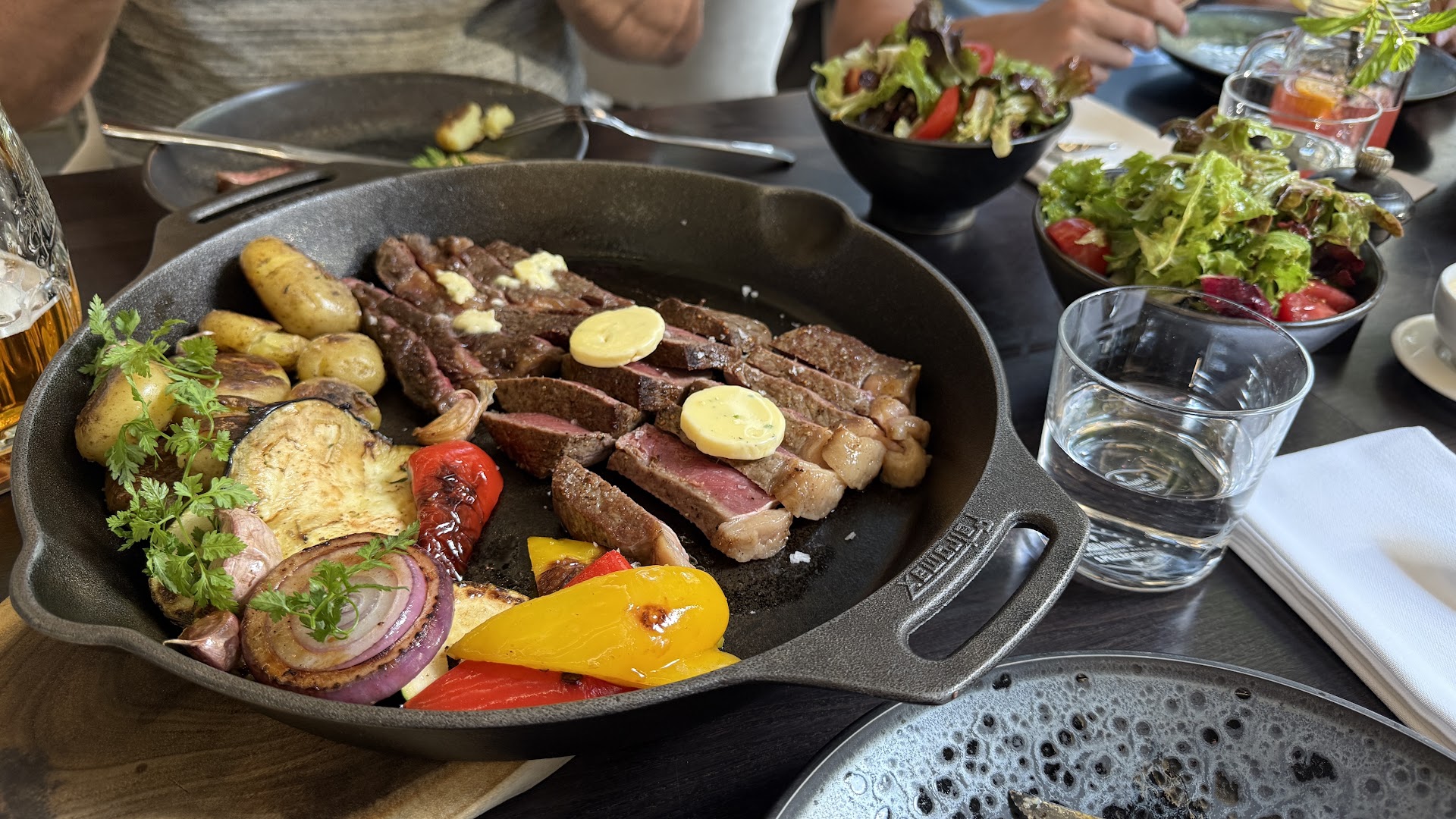 Pavillon Steak House: appetizing, high-quality food photography
