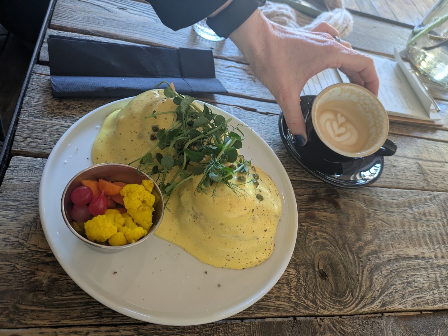 SKØG Urban Hub: appetizing food and coffee shot