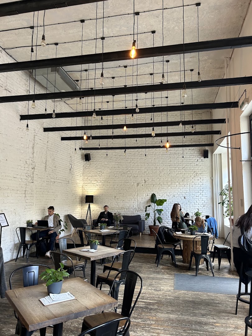 SKØG Urban Hub: clear, inviting interior atmosphere