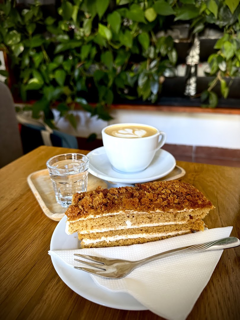 Café In Vivo: appetizing food and drink photo