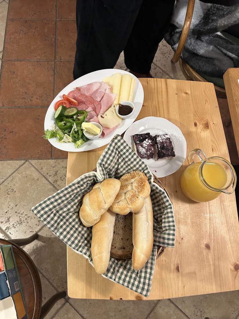 Café In Vivo: appetizing photo of breakfast food