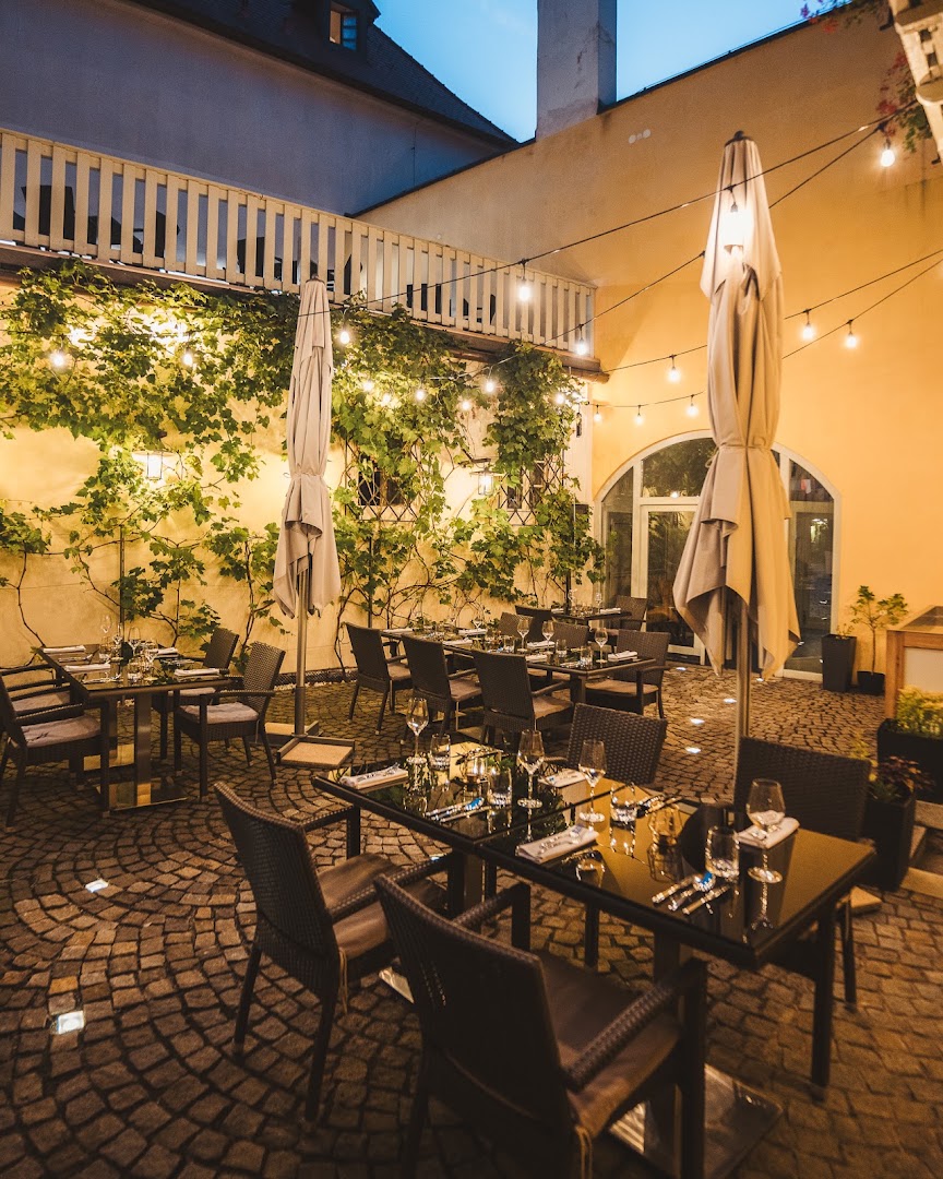 Le Jardin: inviting and professional terrace shot