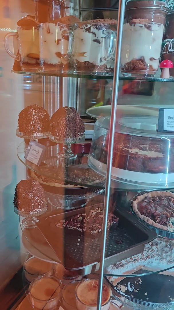 Bistrot de Papa: appetizing display of restaurant desserts