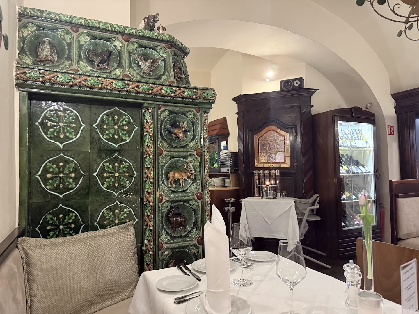 Restaurant Embassy: restaurant interior and atmosphere