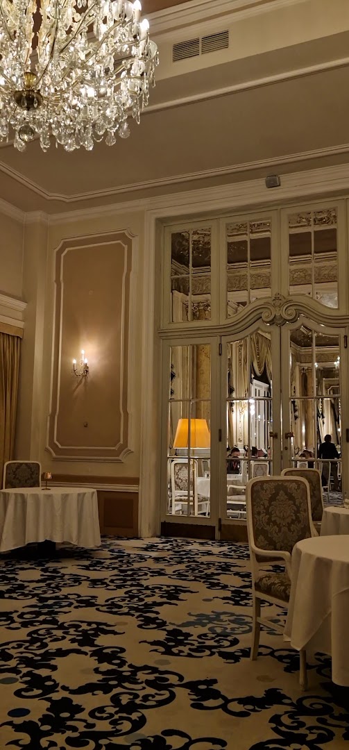 Grandrestaurant Pupp: elegant interior captures restaurant atmosphere
