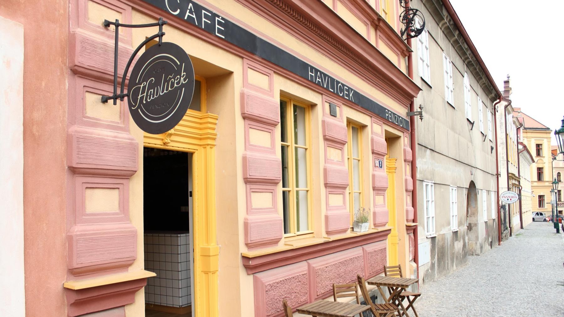Café Havlíček: clear, professional exterior shot