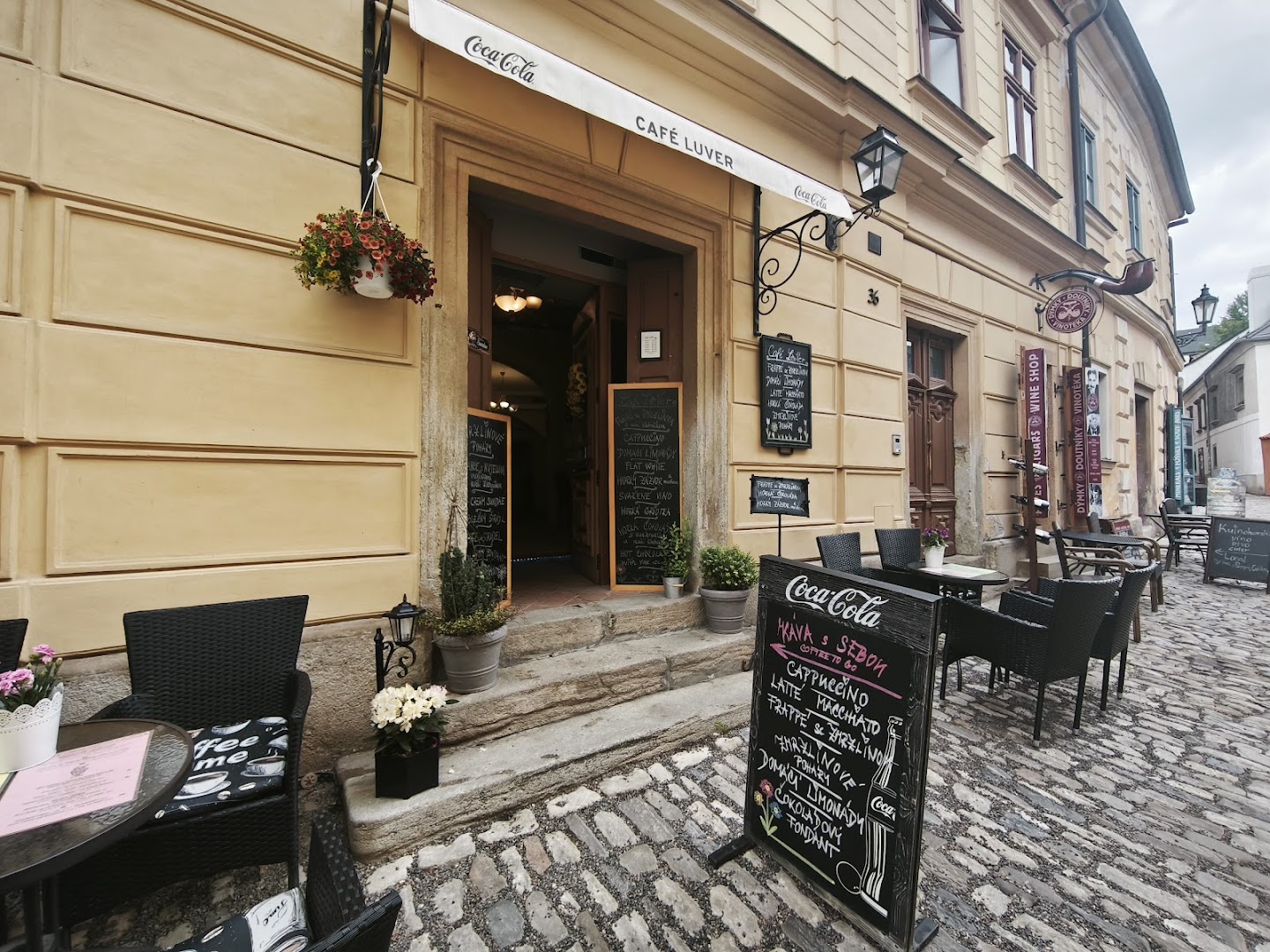 Café LuVer: clear exterior view of venue