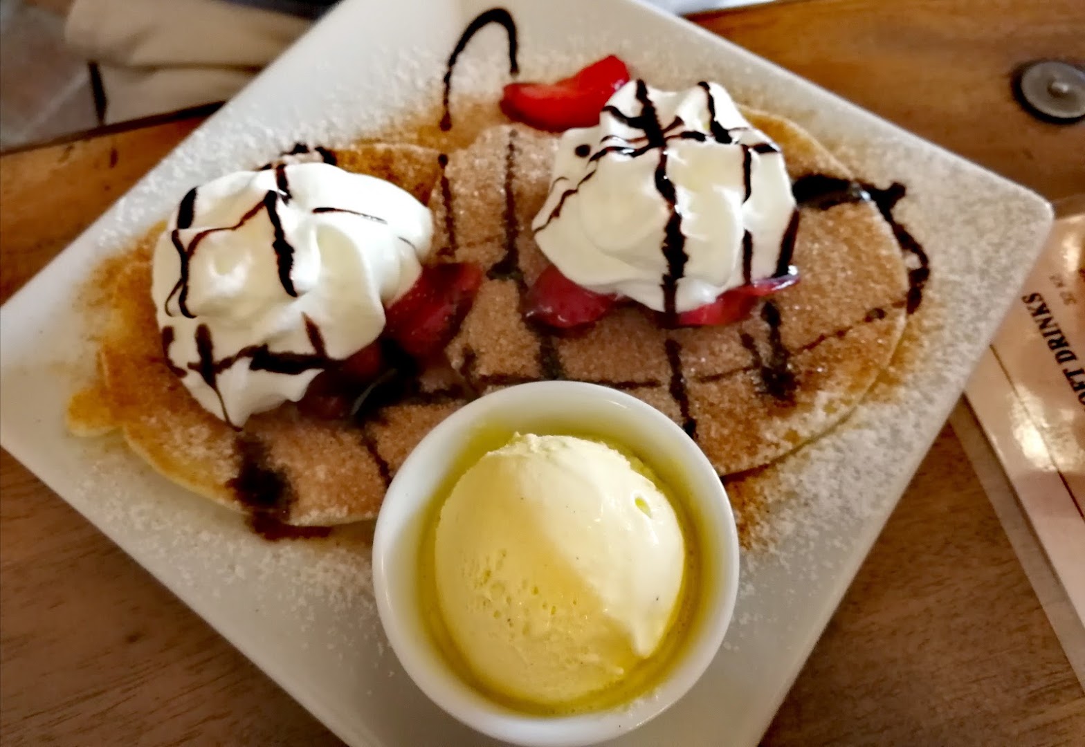 Café LuVer: appetizing photo of served food