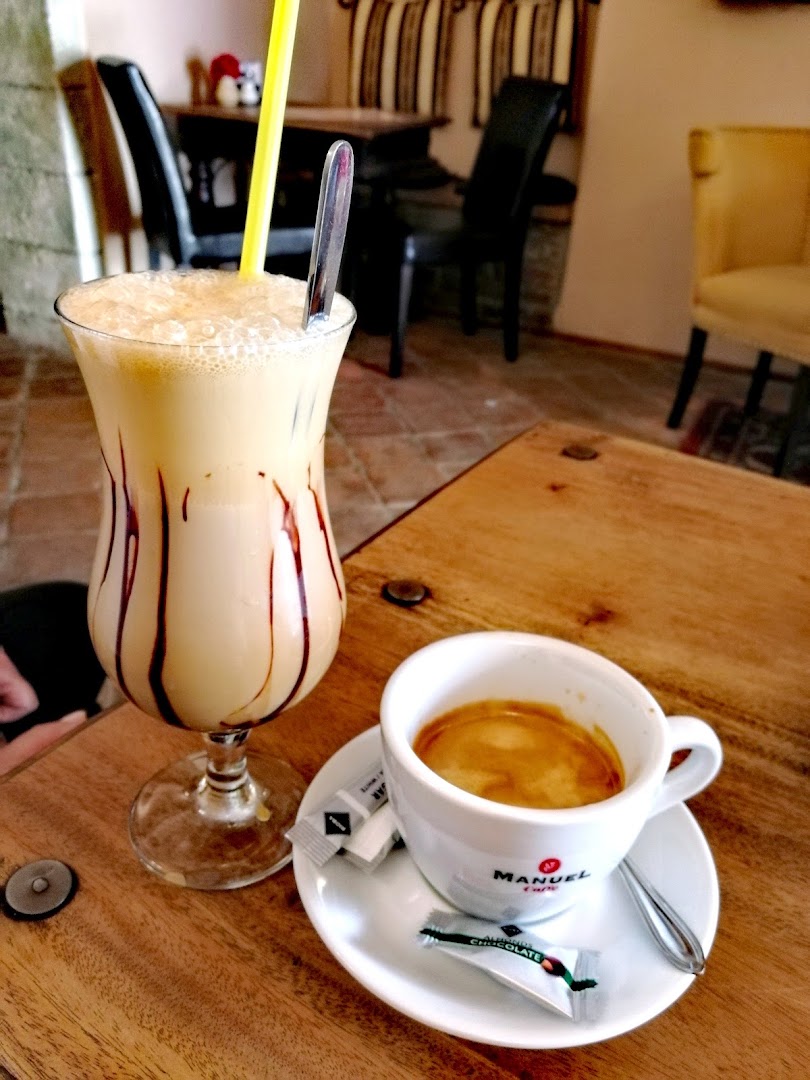 Café LuVer: appetizing photo of bar drinks